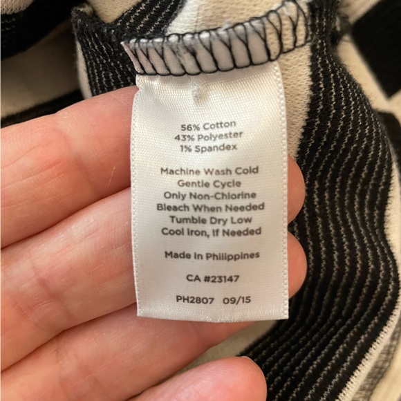 Black and white sweater - Picture 3 of 3